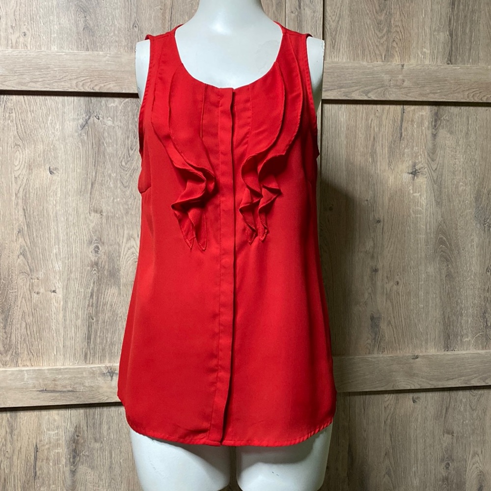 Kenneth Cole Reaction Sleeveless blouse Ruffle front button closure at back neck